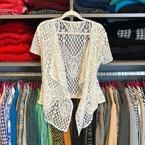 Spring + Mercer white embroidered short sleeve open front kimono size S